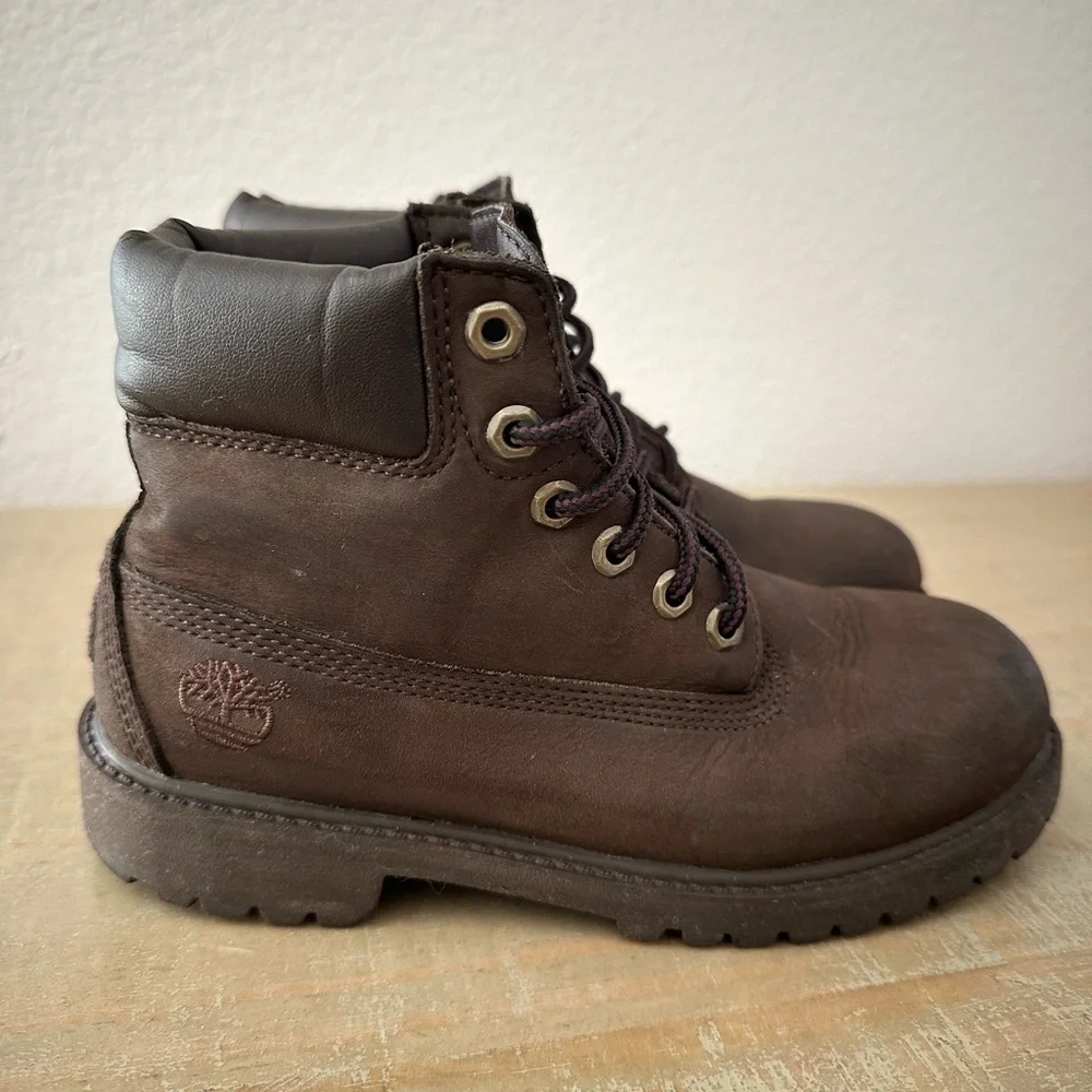 Timberland Kids Leather  Coffee Brown Embroidered Classic‎ Boots Size 2
